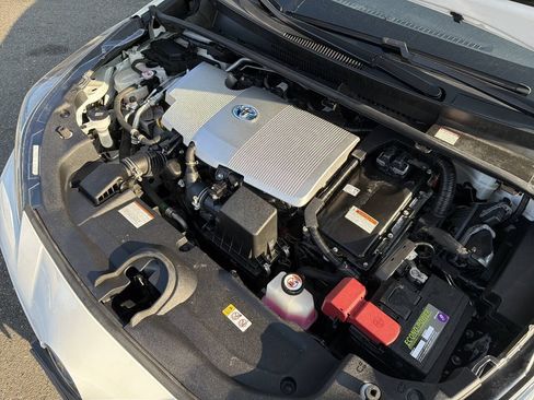 Used 2022 Toyota Prius AWD image 15