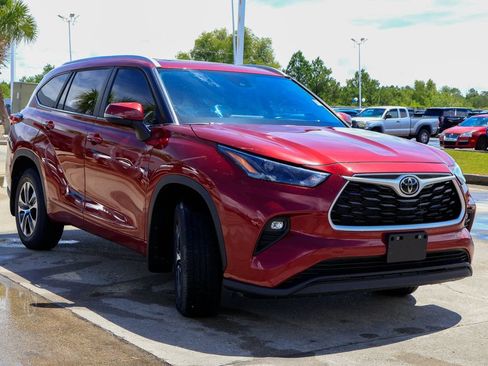 Used 2023 Toyota Highlander XLE AWD/4WD image 26