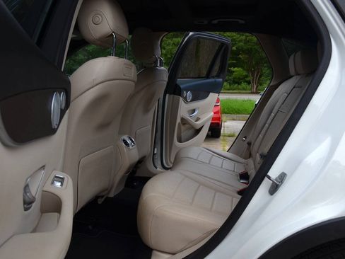 Used 2018 Mercedes-Benz GLC 300 4MATIC image 14