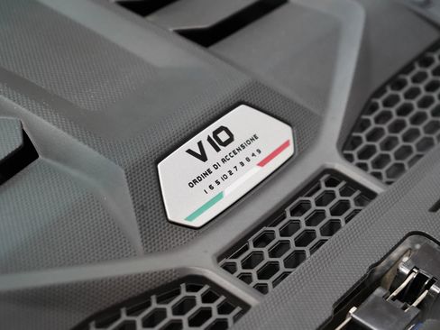 Used 2020 Lamborghini Huracan EVO RWD image 39