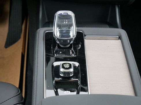New 2026 Volvo XC90 B6 Plus w/ Protection Package Premier AWD/4WD image 9
