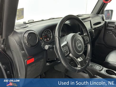 Used 2015 Jeep Wrangler Unlimited Rubicon image 12