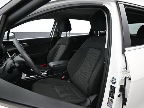 Used 2025 Kia Sportage LX FWD image 10