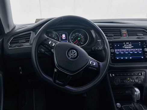 Used 2020 Volkswagen Tiguan SE w/ Panoramic Sunroof Package FWD image 17