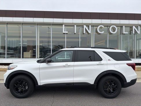Used 2023 Ford Explorer Timberline image 2