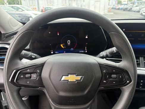 Used 2025 Chevrolet Trax LT FWD image 22