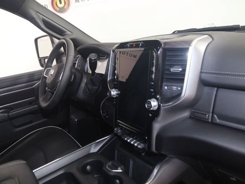Used 2025 RAM 2500 Laramie AWD/4WD image 38