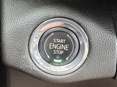 Used 2022 Buick Envision Essence w/ Technology Package I FWD image 16
