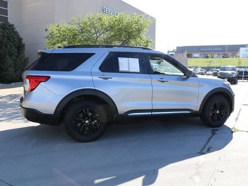 Used 2021 Ford Explorer XLT AWD/4WD image 7