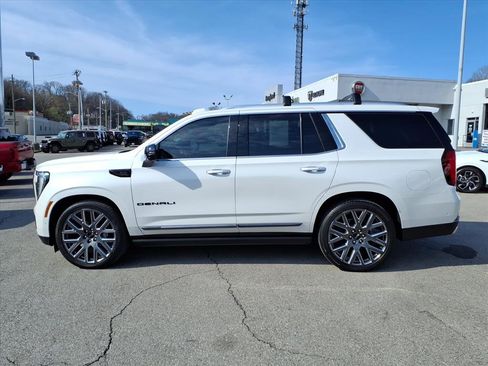 Used 2025 GMC Yukon Denali Ultimate w/ LPO, Floor Liner Package image 7