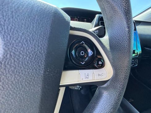 Used 2017 Toyota Prius Two w/ Prius Two Safety Plus Package FWD image 17