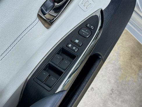 Used 2013 Toyota Avalon Limited w/ Technology Pkg FWD image 22