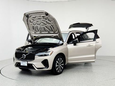 New 2025 Volvo XC60 B5 Core w/ Protection Package Premier image 9