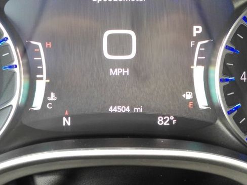 Used 2025 Chrysler Pacifica Select FWD image 46