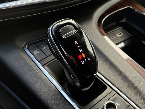 Used 2022 Cadillac Escalade Premium Luxury image 28