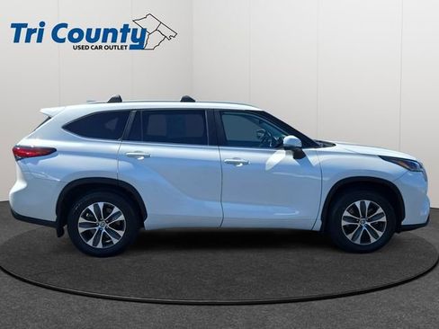 Used 2023 Toyota Highlander XLE FWD image 9