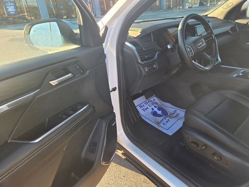 Used 2024 GMC Acadia Elevation image 6