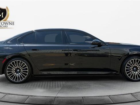 Used 2025 BMW 750e xDrive w/ Executive Package AWD/4WD image 6