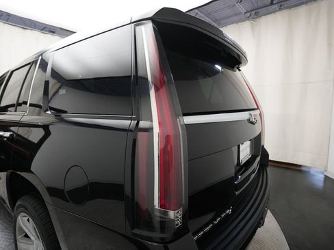 Used 2019 Cadillac Escalade Premium Luxury image 33