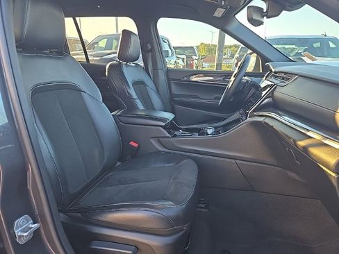 Used 2022 Jeep Grand Cherokee Altitude image 19