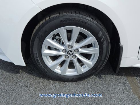 Used 2024 Toyota Corolla LE w/ LE Convenience Package FWD image 9