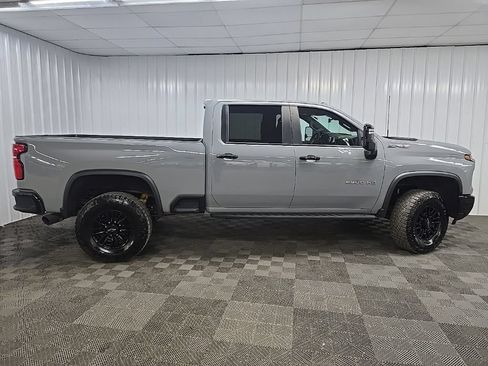 Used 2025 Chevrolet Silverado 2500 ZR2 w/ Technology Package AWD/4WD image 2