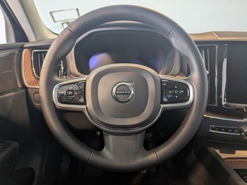 Used 2023 Volvo XC60 B5 Plus image 17