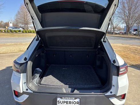 Used 2023 Volkswagen ID.4 Pro image 7