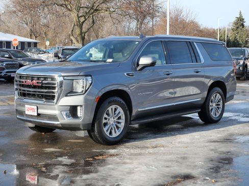 Used 2022 GMC Yukon XL SLT w/ SLT Premium Package image 4