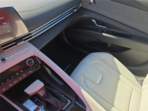 New 2026 Hyundai Elantra Limited image 21