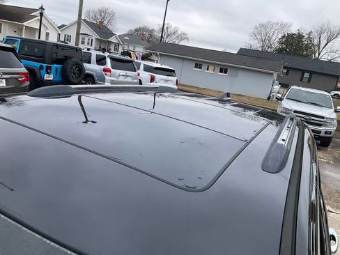 Used 2017 Jeep Grand Cherokee Overland image 9