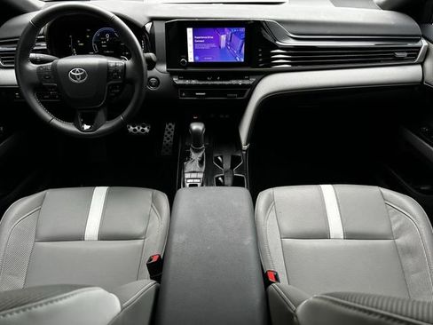 Used 2025 Toyota Camry SE image 30