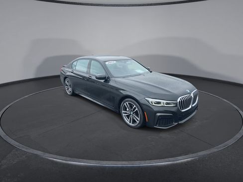 Used 2022 BMW 740i xDrive w/ M Sport Package AWD/4WD image 2