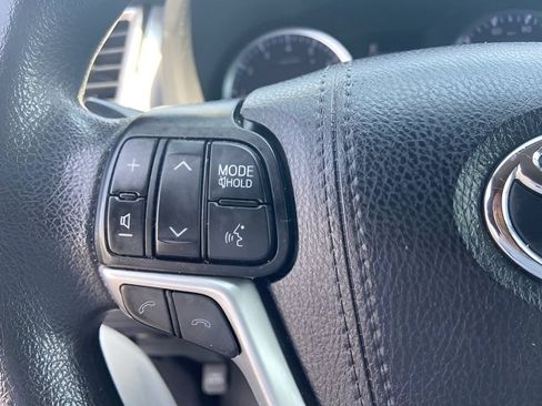 Used 2019 Toyota Highlander LE FWD image 20