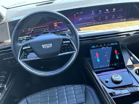 Certified 2025 Cadillac Escalade Sport Platinum AWD/4WD image 15