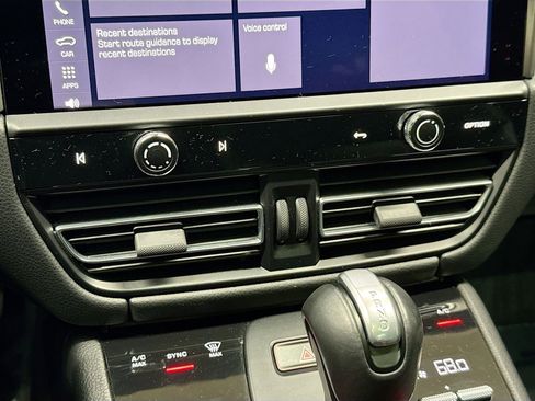 Used 2024 Porsche Macan Base image 19