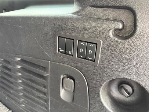 Used 2019 GMC Yukon XL SLT image 6