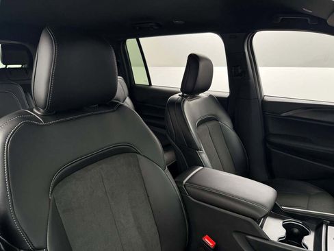 New 2025 Jeep Grand Cherokee L Laredo image 18