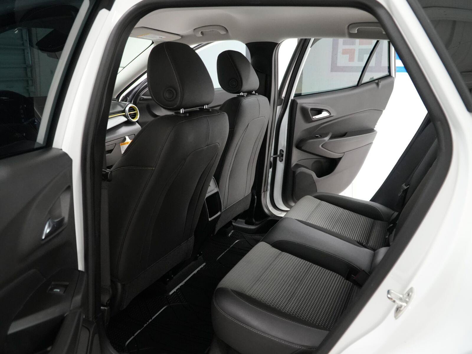 Used 2026 Chevrolet Trax LT w/ Driver Confidence Package FWD image 11