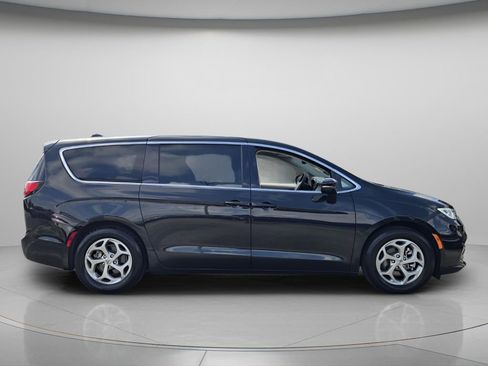 Used 2024 Chrysler Pacifica Limited FWD image 4