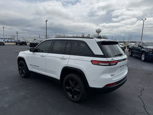 Used 2024 Jeep Grand Cherokee Altitude image 47