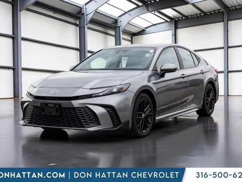 Used 2025 Toyota Camry SE FWD image 18