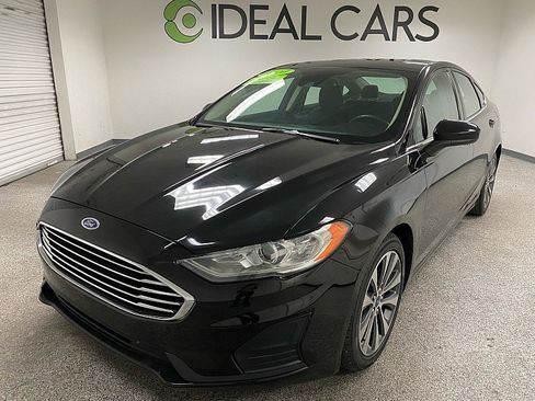 Used 2020 Ford Fusion SE image 1