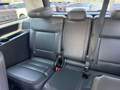 Used 2025 Ford Expedition Active RWD image 13