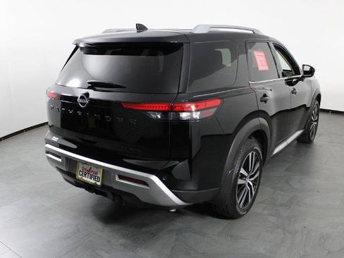 Certified 2025 Nissan Pathfinder Platinum w/ Black Appearance Package FWD image 4