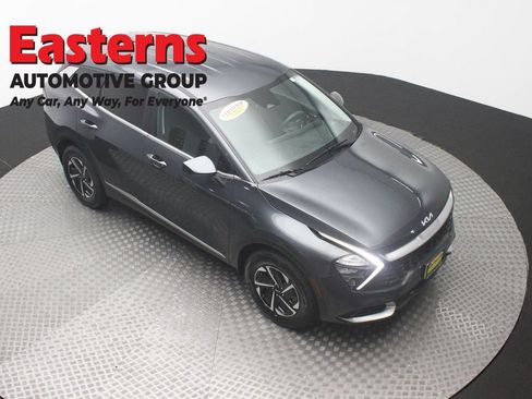 Used 2023 Kia Sportage LX AWD/4WD image 3