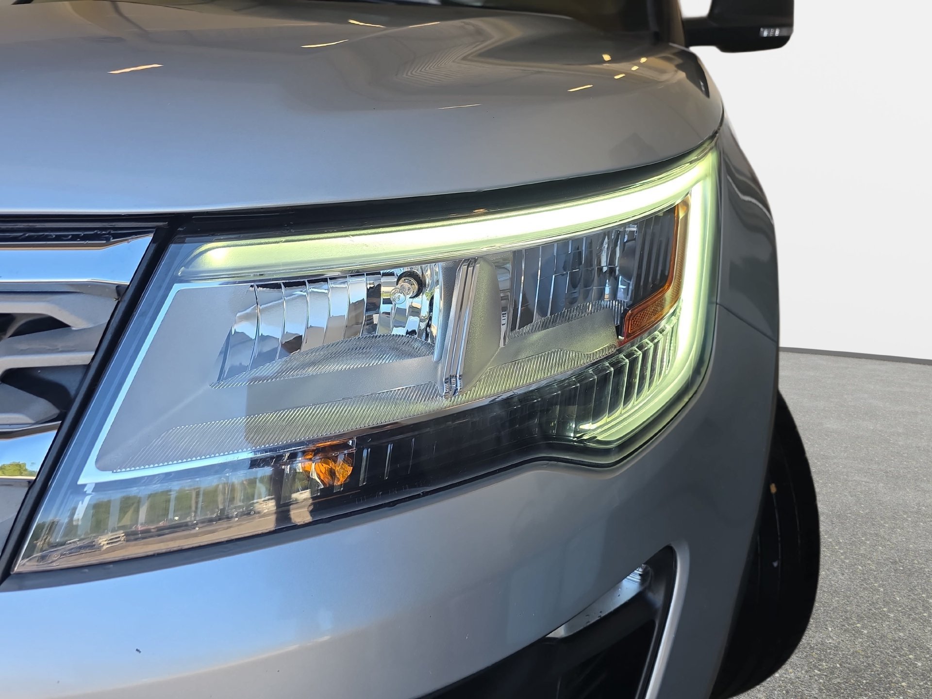 Used 2019 Ford Explorer XLT w/ Equipment Group 202A FWD image 29