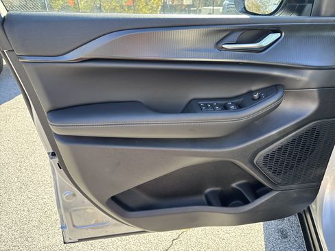 New 2025 Jeep Grand Cherokee L Laredo w/ Luxury Tech Group I image 17