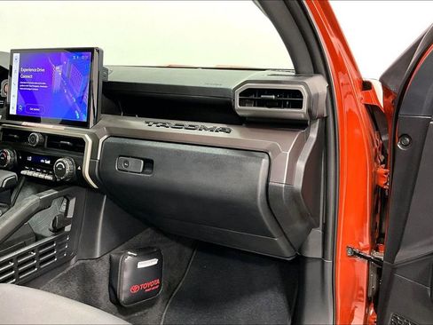 Used 2025 Toyota Tacoma TRD Sport AWD/4WD image 19