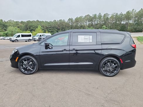 Used 2026 Chrysler Pacifica Select w/ S Appearance Package image 23
